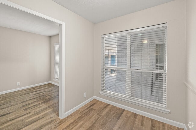 1BR, 1BA - 580SF - Dining Room - Vintage Pads