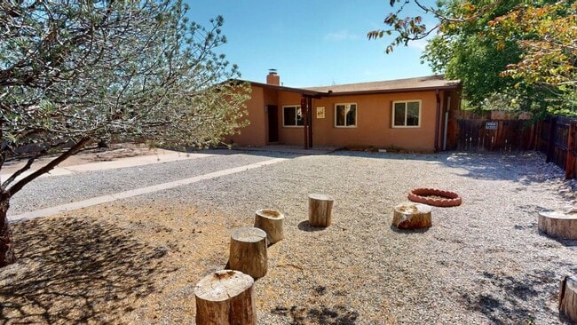 Eco-FriendlySouthwest Gem with Gardens & S... - Eco-FriendlySouthwest Gem with Gardens & S... House