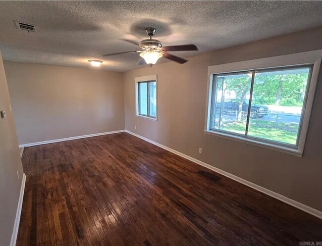 Photo - 314 N Oak St