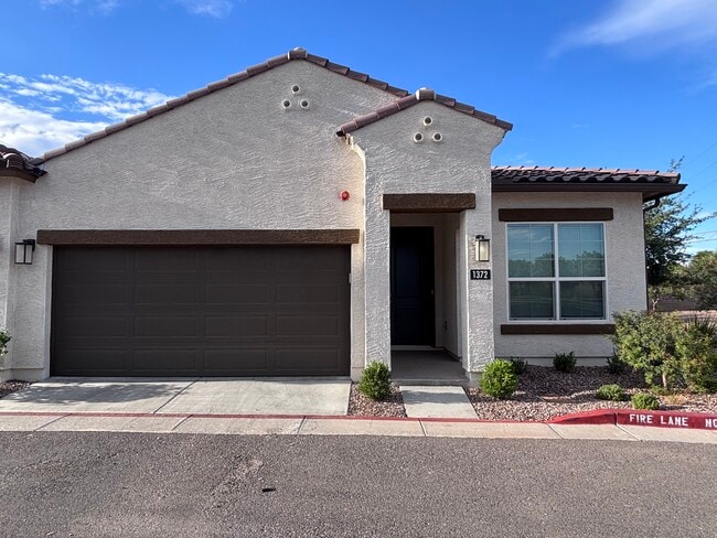 Building Photo - 1255 N Arizona Ave Rental