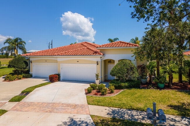 752 Bayside Dr. Cabo Cañaveral, FL 32920-3578 - Bayside Condominiums