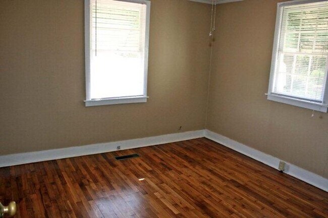 Photo - Adorable 3b/1b on Whitehall Road