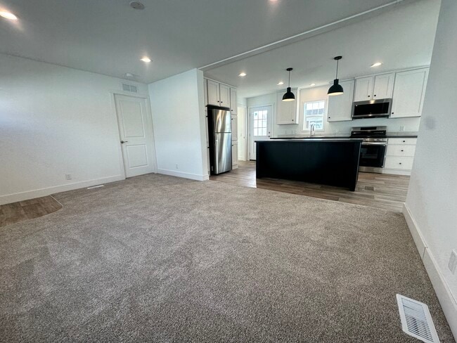 Photo - 29 Cavalier St N