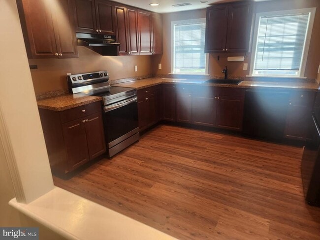 Photo - 2415 Street Rd