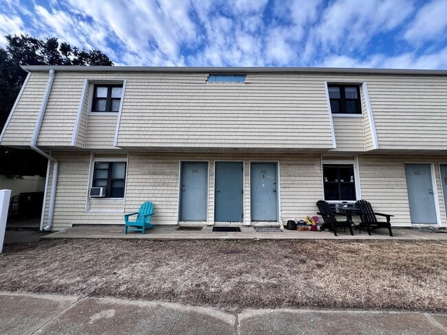 Building Photo - Shore Drive Living Rental