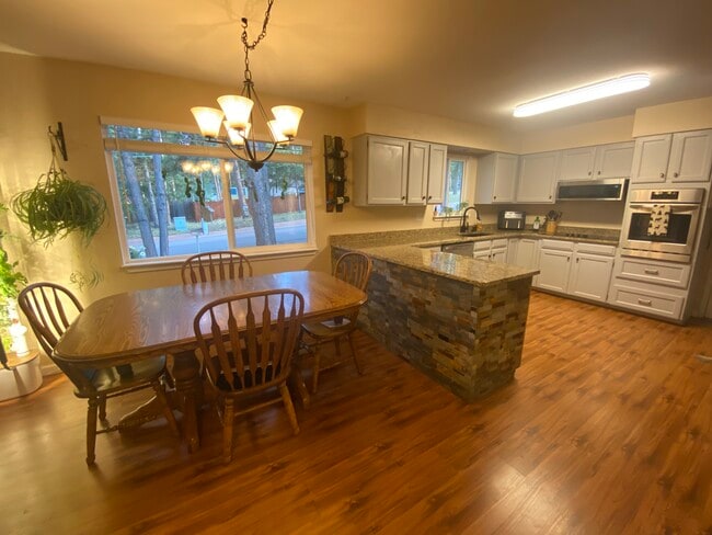 Photo - 1010 W Lorraine Ave