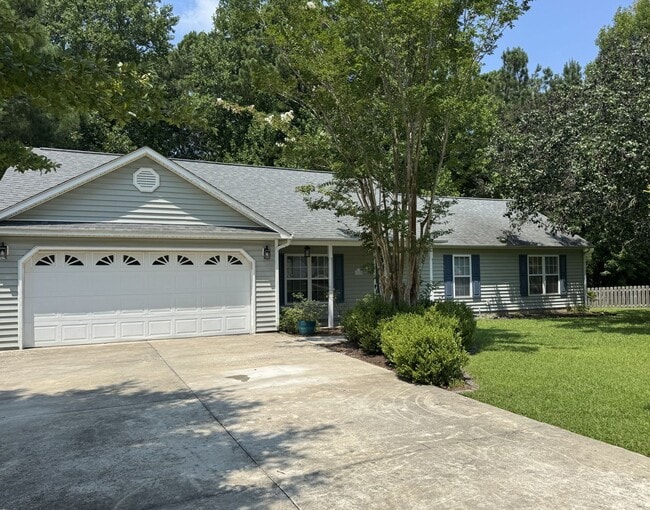 Building Photo - 105 Farina Dr