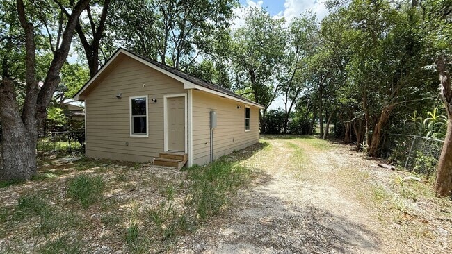 Building Photo - 520 W Mayfield Blvd Unit 2 Rental