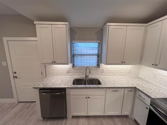 Photo - 633-635 Friendship Rd