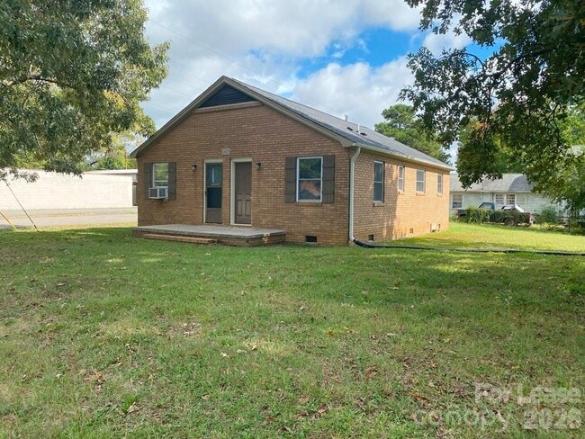 Building Photo - 1625 Armstrong Frd Rd Unit A