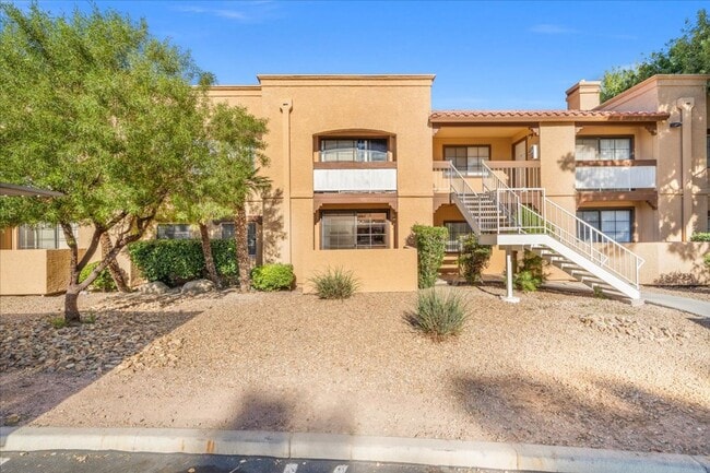 Building Photo - Fabulous Home! Unit 103