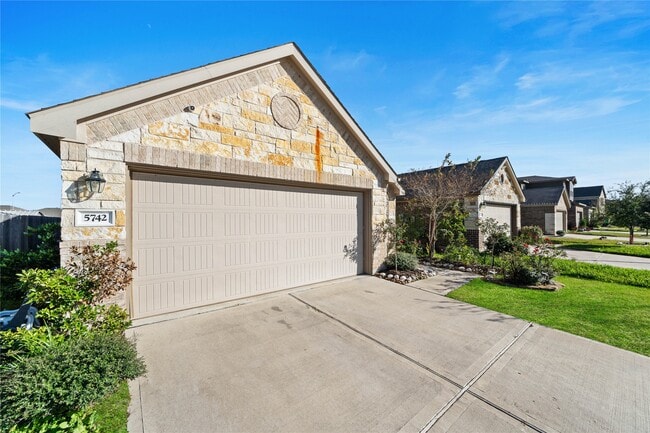 Photo - 5742 Pampus Prairie Rd