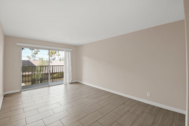 Photo - 129 N Cabrillo Ave Unidad #2