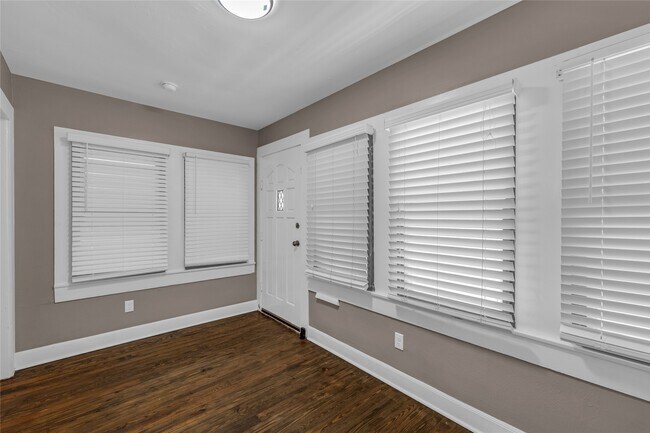 Photo - 4102 Ave N Ursuline St