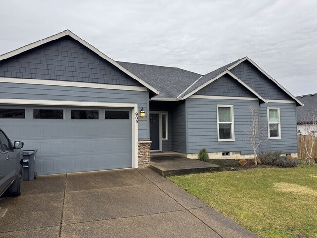 Building Photo - 903 Riley Dr NE