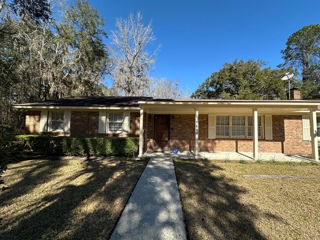 Photo - 3 BED | 2 BATH | TWO CAR GARAGE | LARGE FRONT AND BACK YARDS | AVAILABLE NOW