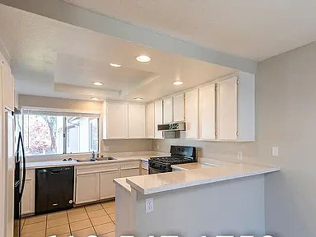 Photo - Spacious 3-Bed, 2-Bath upstairs Unit In a ... Unit 2