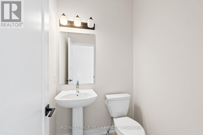 Photo - 1027 Moore St
