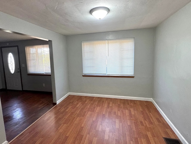 Photo - 233 Saylong Dr