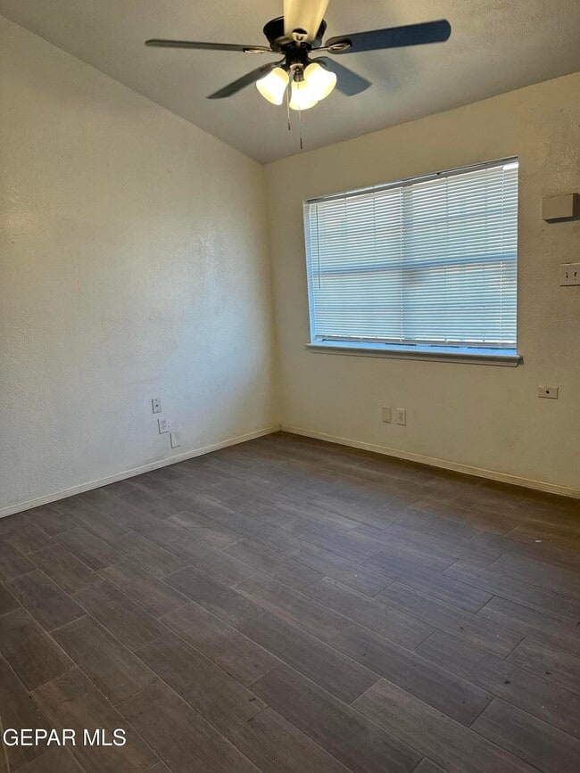 Photo - 2105 Lake Omega St