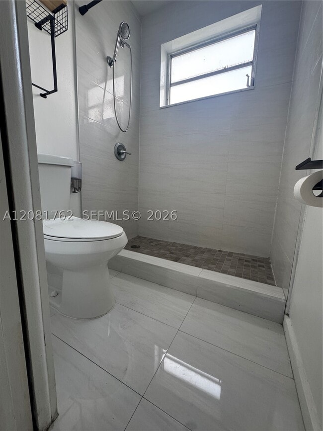 Photo - 1975 NE 135th St Unit 3E