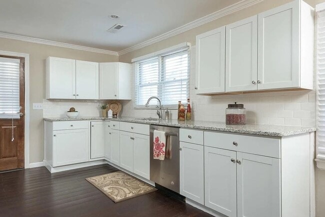 Photo - Cozy 2BR Home —1 minute from North Shore /...