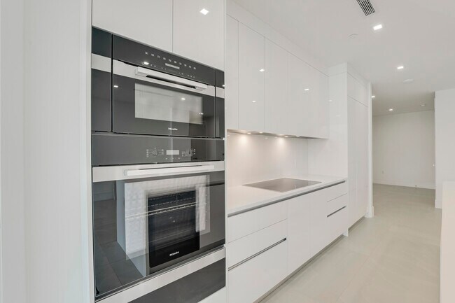 Photo - 220 Lake Shore Dr Unit 704