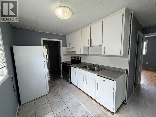 Photo - 493 Josephine Ave