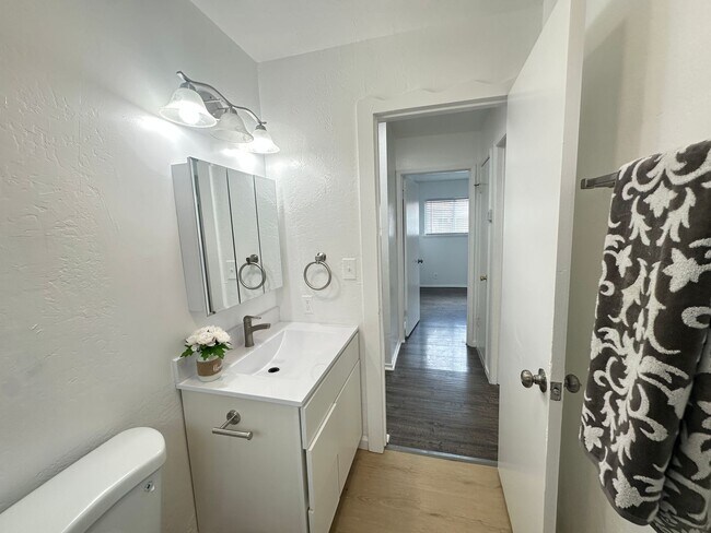 Photo - 3408 Unit B