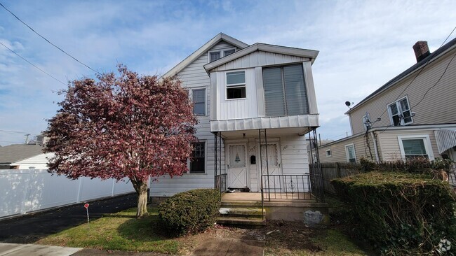 Building Photo - 107 Dix St Unit 2 Rental