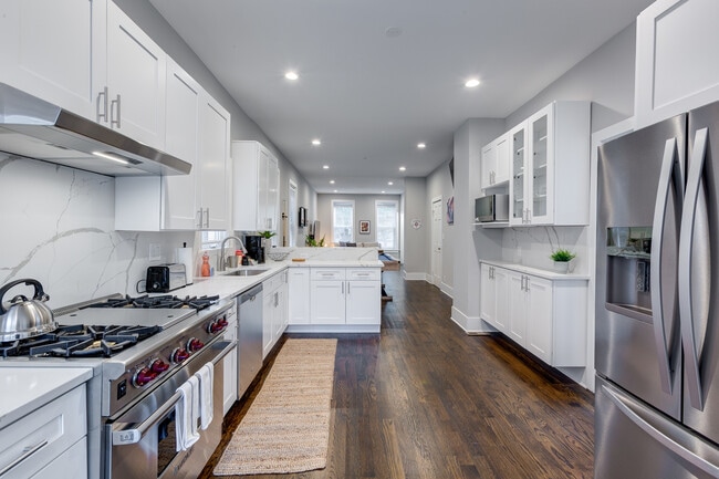 Photo - 1148 W Addison St