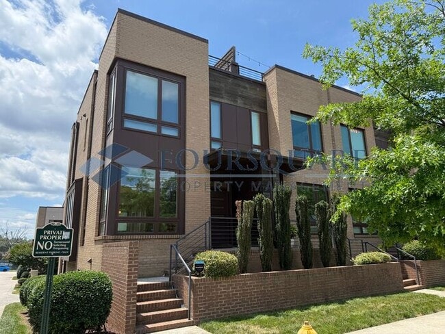 Building Photo - Beautiful 3-Bed / 3.5-Bath End-Unit Townhome with Rooftop Patio, Skyline Views & Climate-Control...