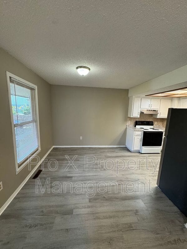 Photo - 459 W Grand St