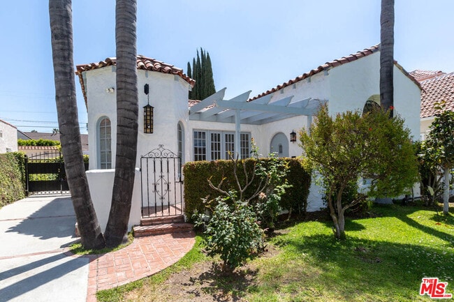 Photo - 146 N Citrus Ave