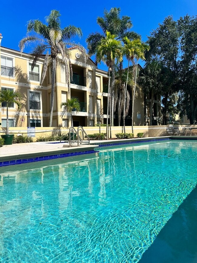 Building Photo - Spacious 2BR Condo in Prime Coral Springs Location Unit 831