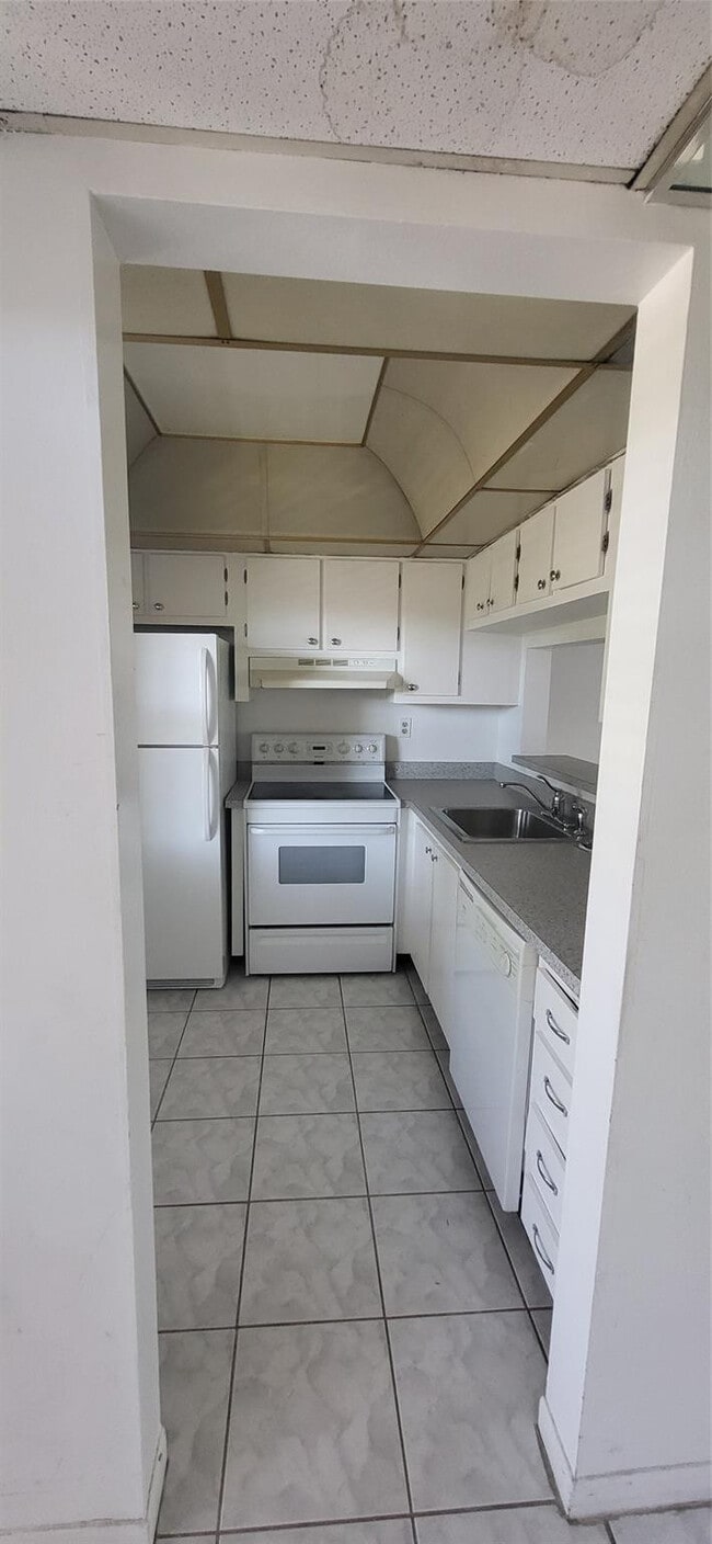 Photo - 9070 Lime Bay Blvd Unidad 309