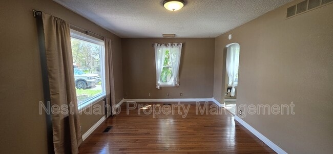 Photo - 1628 S Reinhart Dr