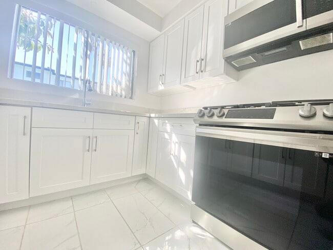 Photo - 12410 Chandler Blvd Unidad 21