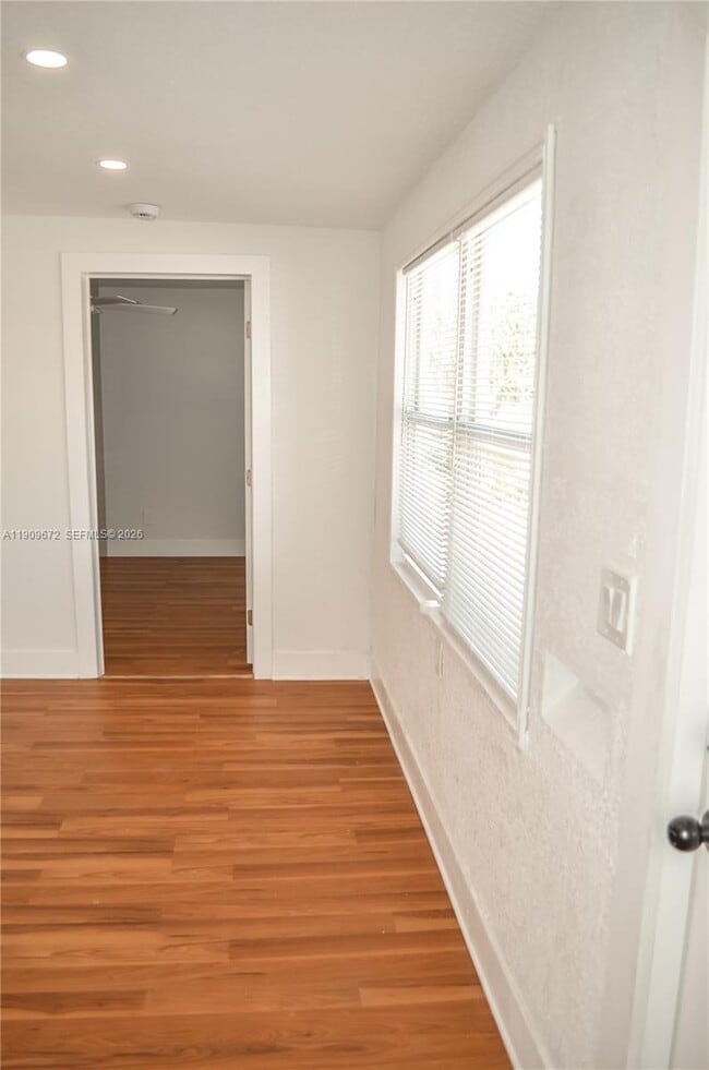 Photo - 707 N J St