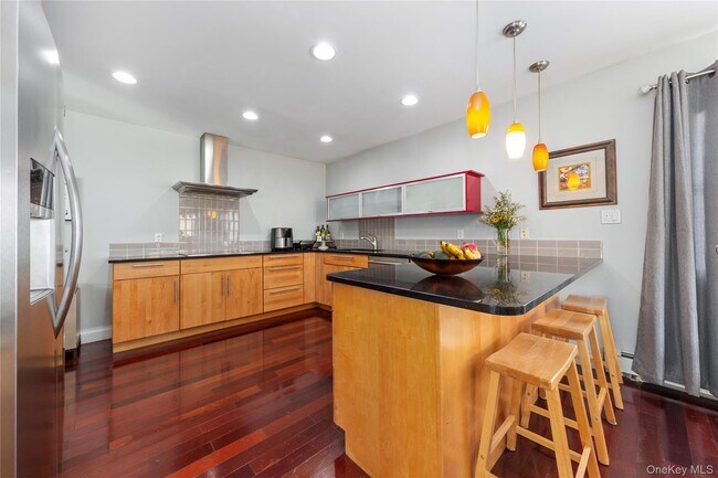 Photo - 355 1st St