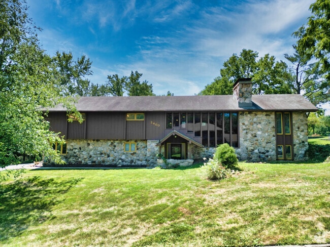 Building Photo - 2400 Ridgefield Rd Rental