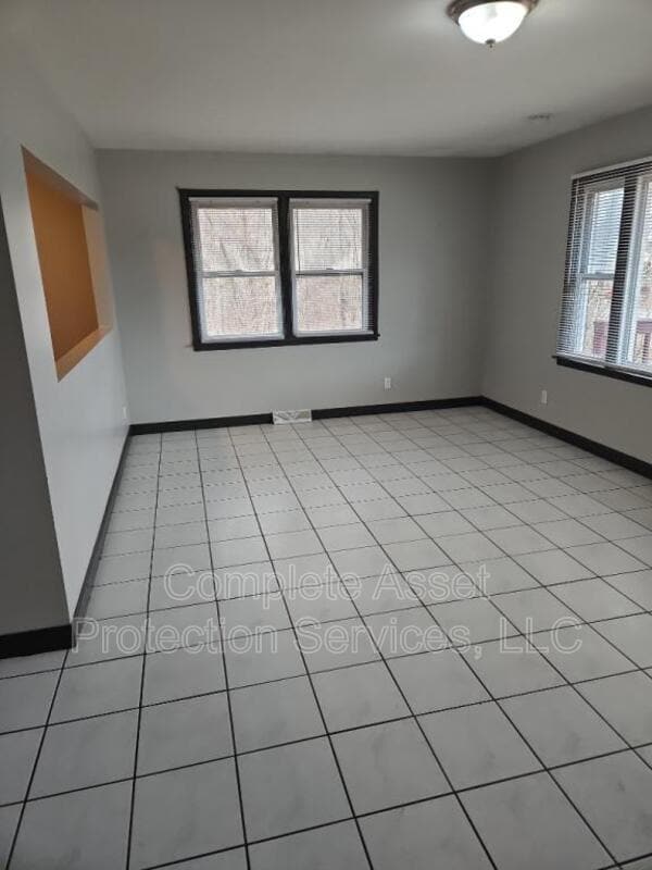 Photo - 3707 S Liverpool Rd