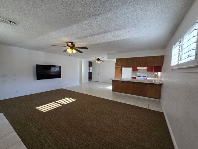 Photo - 3559 Spice St