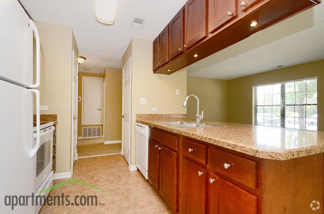 Kitchen - The Pointe Apartments
