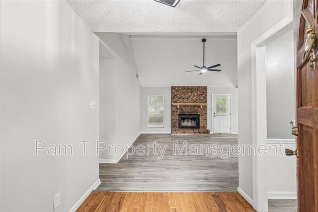 Photo - 126 E Sagebrush Ln