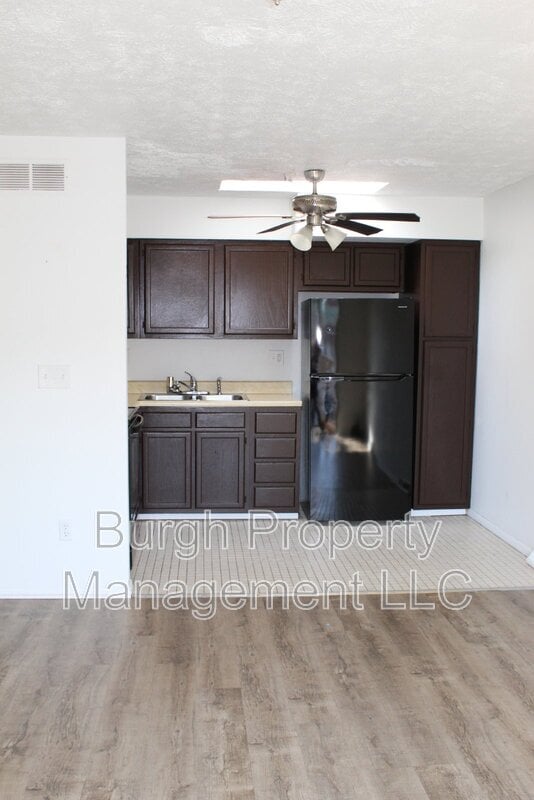 Building Photo - 534 Fallowfield Ave Unit #5 Rental