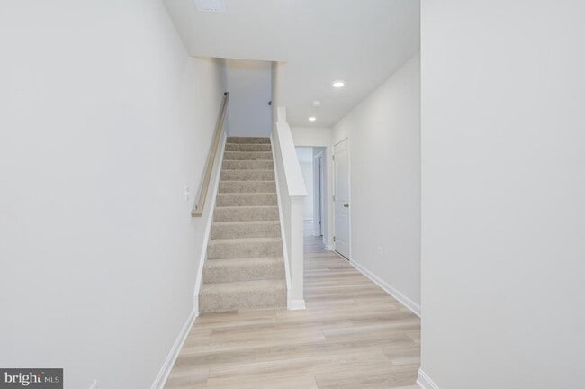 Building Photo - 450 Seeback Dr
