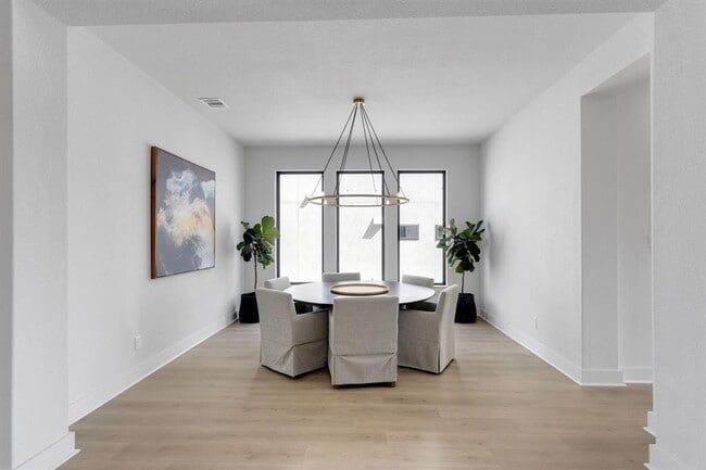 Photo - 325 Cumberland Cv