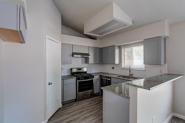 Photo - 3401 Larkspur Way