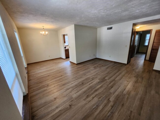 Photo - 2061 Rickards Rd